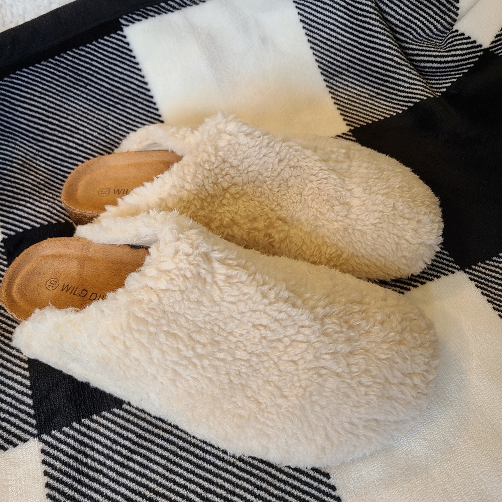 Wild Diva Lounge - Macha - Cream Slippers
